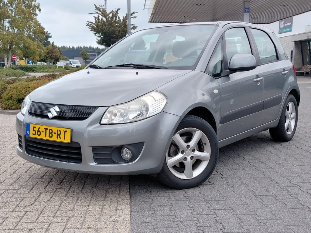 Suzuki SX4 1.6 EXCLUSIVE TREKHAAK ECC KEYLESS