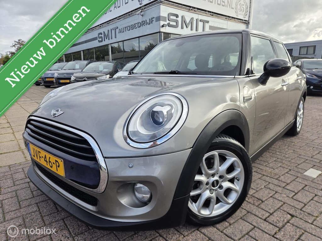 MINI Cooper 5-Deurs 1.5 Business 5DRS/Nav/Xenon/Led
