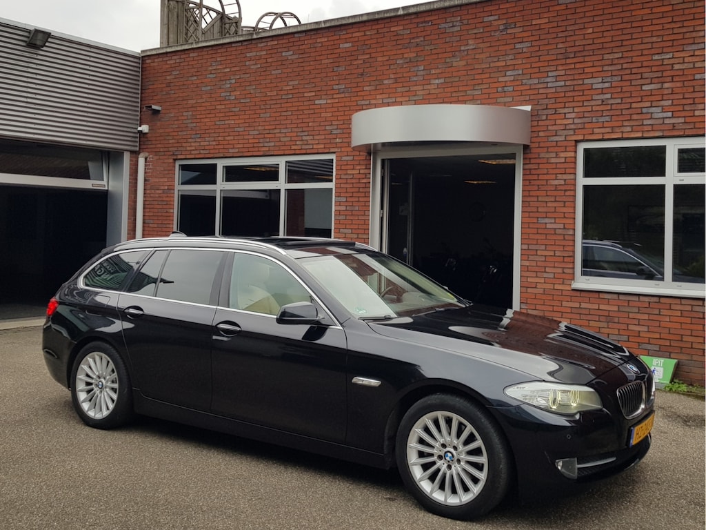 BMW 5-Serie Touring 523i Aut PanoDak Hud Leder Navi Ecc