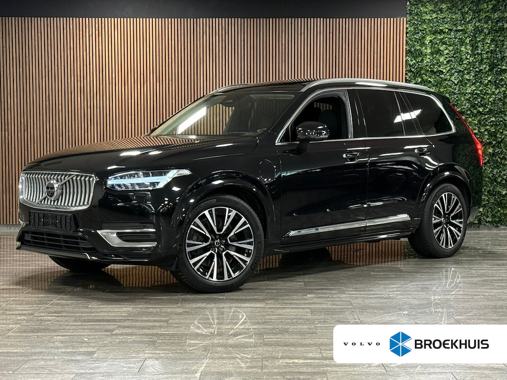Volvo XC90 T8 AWD Recharge Ultimate Bright | Luchtvering | Trekhaak | 360 Camera | Head-Up Display | 455pk | Harman Kardon | Adaptieve Cruise Control | Stoelverwarming voor+achter | Stuurwielverwarming | Schuifdak | 20 Inch | Full LED Meesturende koplampen | Pilot Assist | BLIS Dode Hoek Detectie | Standkachel met Volvo On Call App | Alcantara hemelbekleding | Lederen handgrepen en zonnekleppen | Elektrische voorstoelen geheugen | Zitting verlenging voorstoelen | Lederen Dashboard | Google Infotainment | Keyless Drive | Parkeersensoren voor+achter | Privacy Glass | Elektrisch bedienbare achterklep | Geïntegreerde zongordijnen achterportieren | Geïntegreerd kinderzitje achterin | Verlichte instaplijsten | 7-Persoons | 4-Zone Climate Control | DAB Radio | Apple Carplay/Android Auto | Draadloos telefoon opladen | Volvo On Call met mobiele App functie | Onyx Black Metallic |