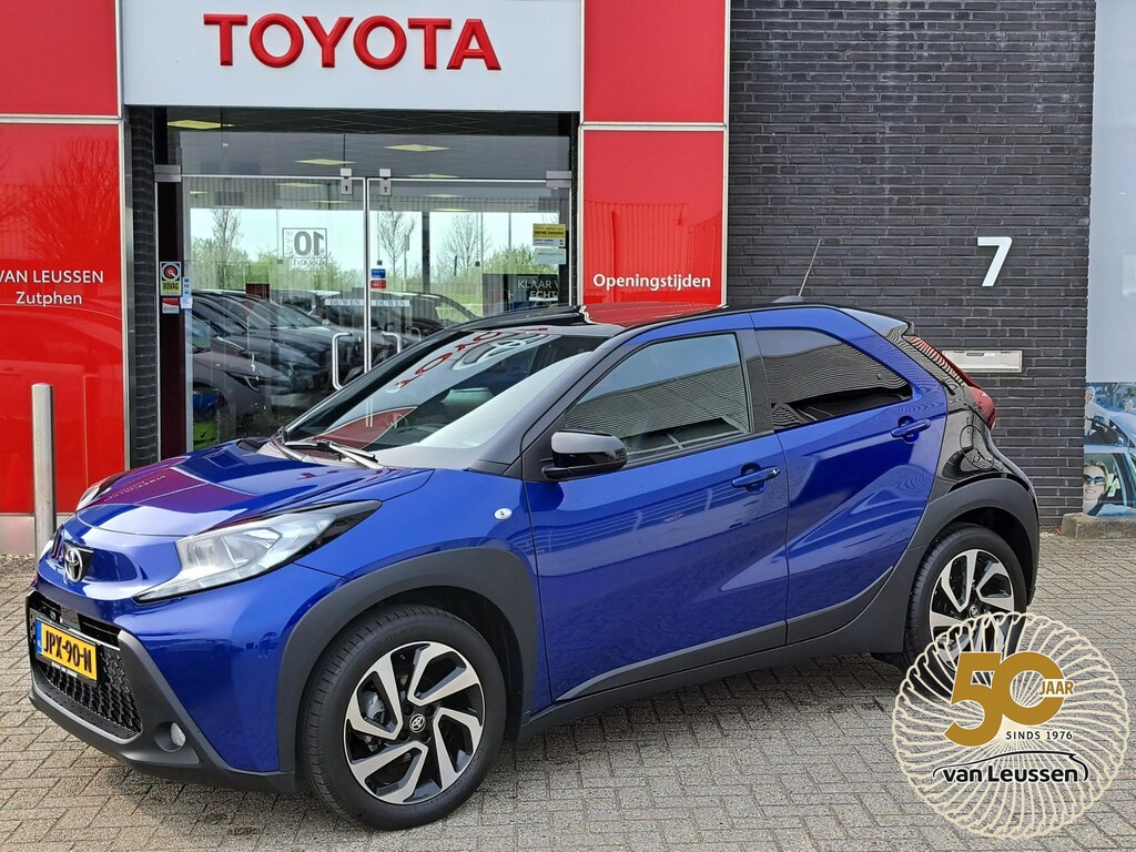 Toyota Aygo X PULSE AUTOMAAT APPLE/ANDROID KEYLESS PARK-SENSOR CAMERA CLIMA 17"LMV EL-SPIEGELS PRIVACY-GLASS