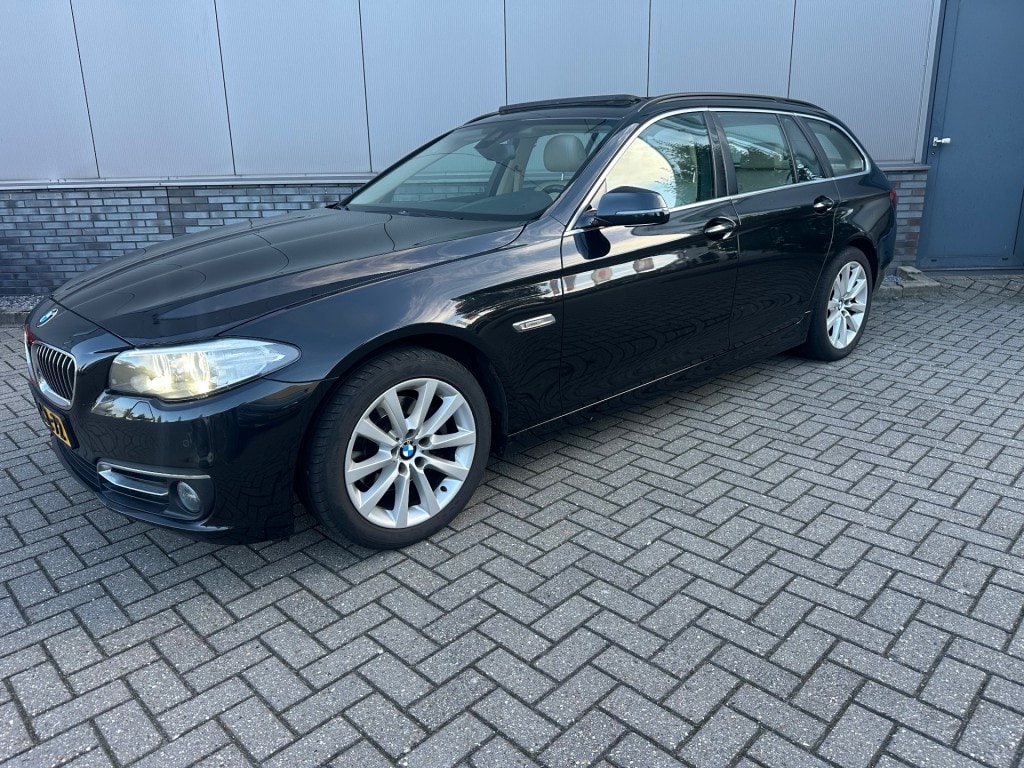 BMW 5-Serie 520I HIGH EXECUTIVE+Pano dak Leer