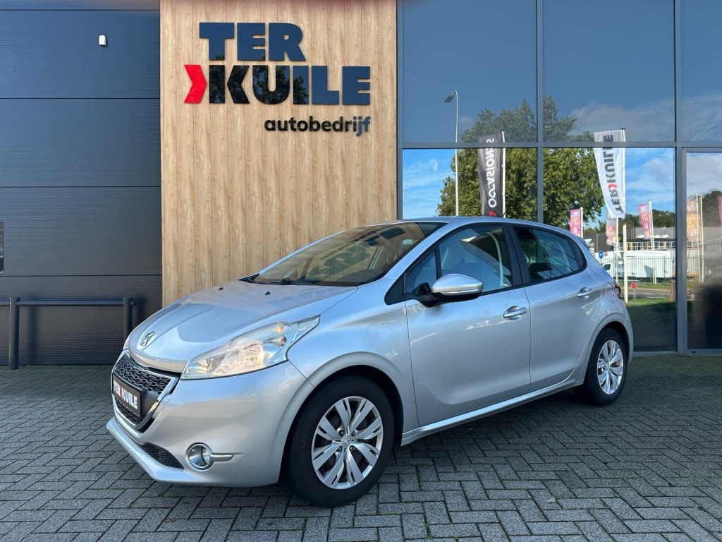 Peugeot 208 1.2 VTi Envy / Navi / Parkeersensoren