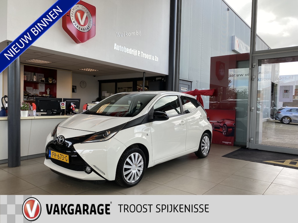 Toyota Aygo 1.0 VVT-i x-play,Navigatie,Apple Carplay Andriod/Auto,Airco,Achteruitrijcamera,Bluetooth,Snelheidsbegrenzer,Elektrischpakket,Ipod Usb Aansluiting