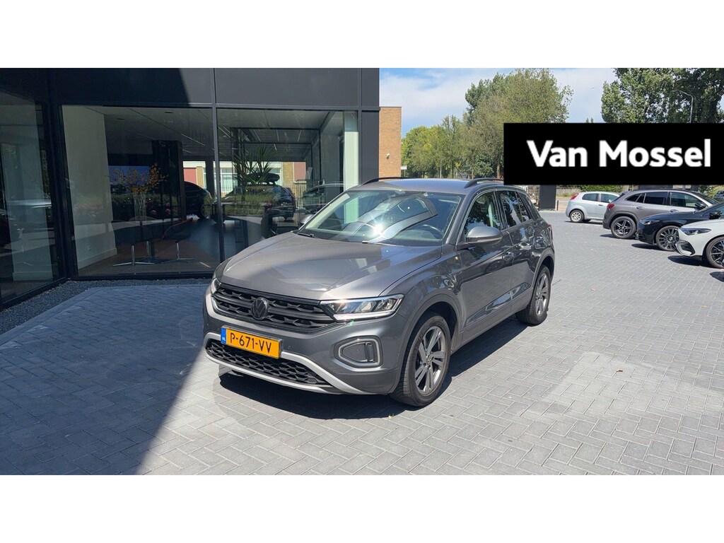 Volkswagen T-Roc 1.5 TSI Life 75 Edition | 150 PK | Automaat | Apple Carplay / Android Auto | Parkeercamera | Digitaal Dashboard | Parkeersensoren | Adaptieve Cruise Control |