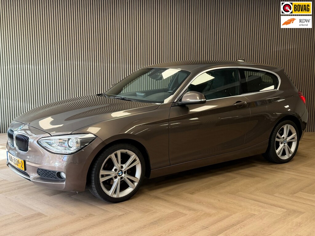 BMW 1-Serie 116i Upgrade Edition AIRCO CRUISE NAVIGATIE PDC LEDER STOELVERWARMING KEYLESS-GO