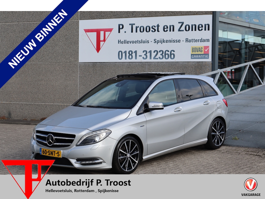 Mercedes-Benz B-klasse 180 Nederlandse auto/Panoramadak/Stoelverwarming/Harman Kardon/Trekhaak/Elektrische stoel met geheugen/Parkeersensoren/Navigatie