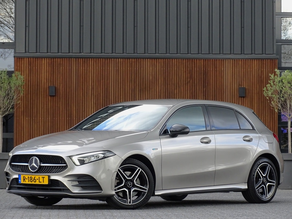 Mercedes-Benz A-klasse 250e 215PK automaat / AMG Line / 2020 / LED