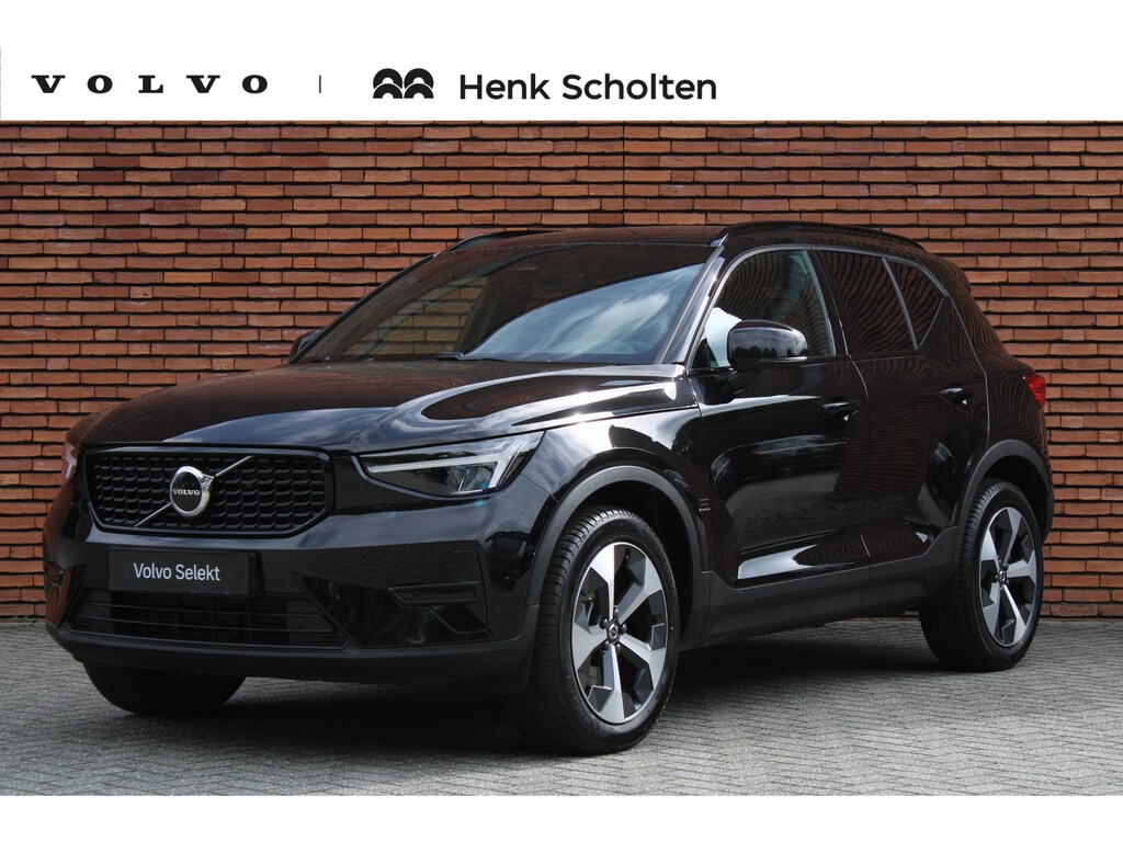 Volvo XC40 2.0 B4 Plus Dark | Stoel-/ stuurwielverwarming | Trekhaak, inklapbaar | Achteruitrijcamera | Adaptieve cruise control | BLIS | Elektrisch verstelbare voorstoelen met geheugenfunctie | 19 inch. lichtmetalen velgen | All-season banden | Harman Kardon | Apple carplay/ Android auto