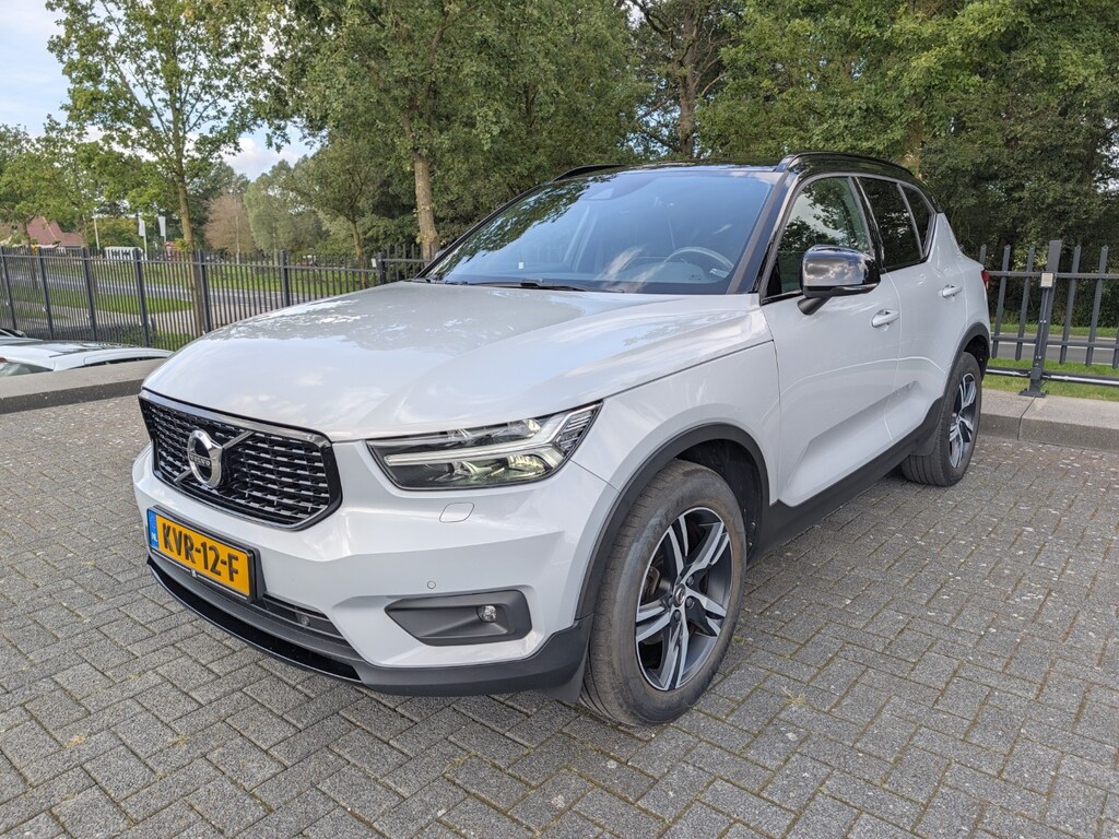 Volvo XC40 T3 | R-Design | Trekhaak | PDC | Navi | LED | ACC | 2WD | Halfleer |