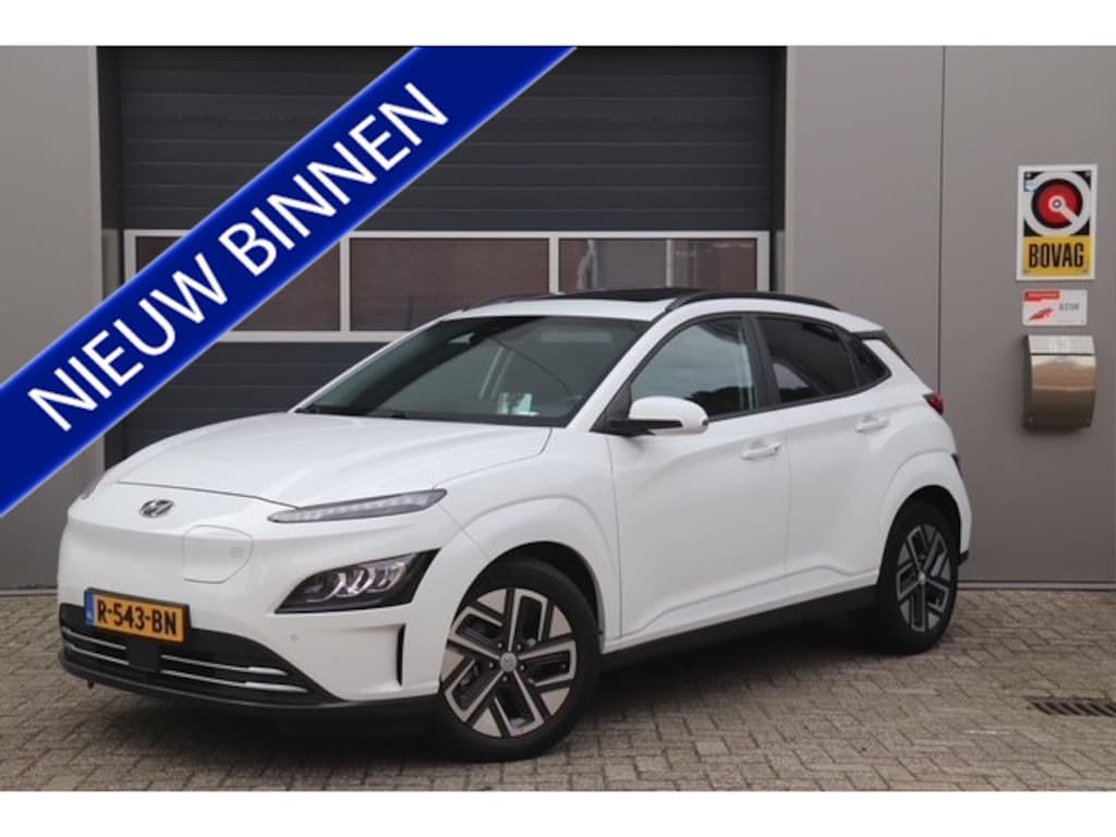Hyundai Kona Electric EV Premium Sky 64 kWh, Schuifdak, Stoelverwarming/Verkoeling, Stuurverwarmd, Carplay, Camera, Navi, SOH 98,3%