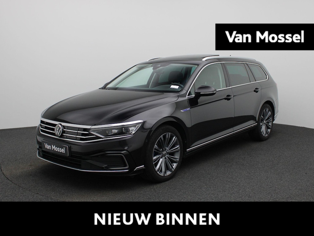 Volkswagen Passat Variant 1.4 TSI PHEV GTE Business | Apple Carplay / Android Auto | Panoramadak | Elektrische Stoelen | Head-up Display | Achteruitrijcamera | Stoelverwarming | Parkeersensoren | Trekhaak |