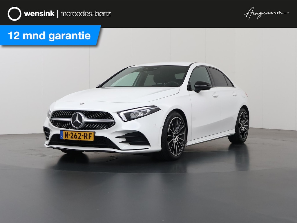 Mercedes-Benz A-klasse 200 Business Solution AMG | Night | Achteruitrijcamera | Sfeerverlichting | Privacybeglazing | Stoelverwarming | Apple Carplay |