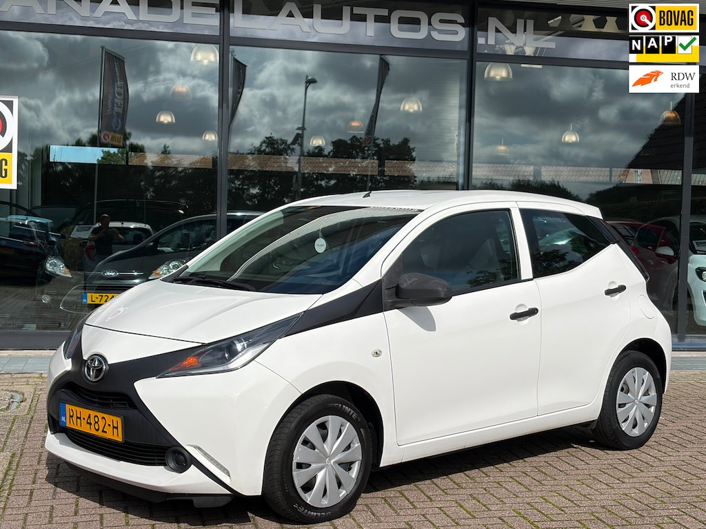 Toyota Aygo 1.0 VVT-i x-fun 5Drs 95d-KM! Airco Bluetooth NL-Auto NAP!