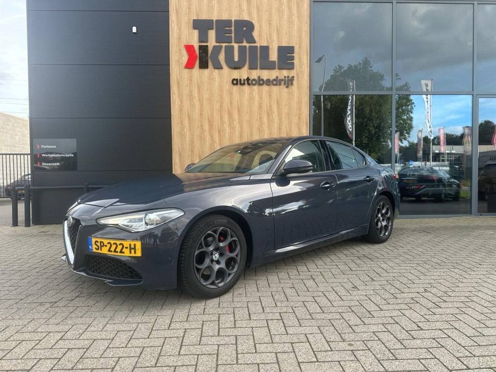Alfa Romeo Giulia 2.0T Super / Veloce interieur