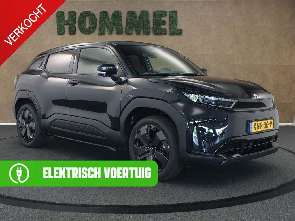 Toyota Urban Cruiser Executive 61 kWh - ORIGINEEL NEDERLANDSE AUTO - 3 FASE LADEN - PANORAMADAK - PARKEERSENSOREN VOOR EN ACHTER - DODEHOEK DETECTIE - NAVIGATIE - 360 GRADEN CAMERA