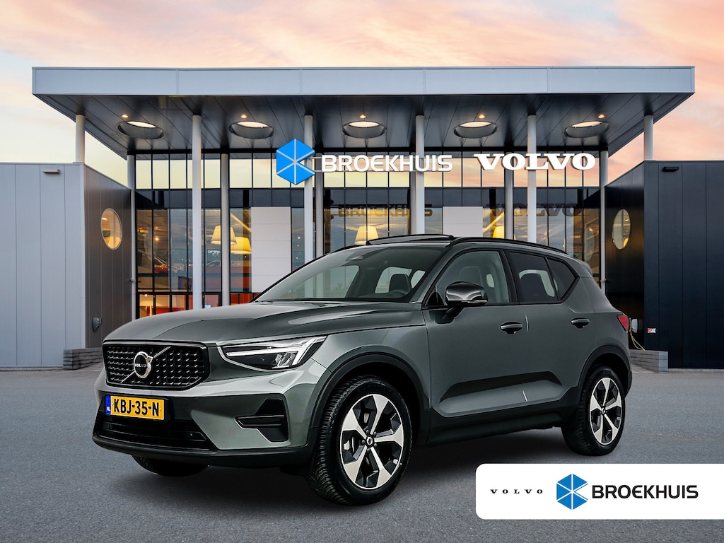 Volvo XC40 B4 Plus Dark | 19" Allseason | Panoramadak | Leder/Nubuck | Trekhaak | Harman Kardon | Elektr. verst. Stoelen | Parkeercamera | Stoel/Stuurverwarming