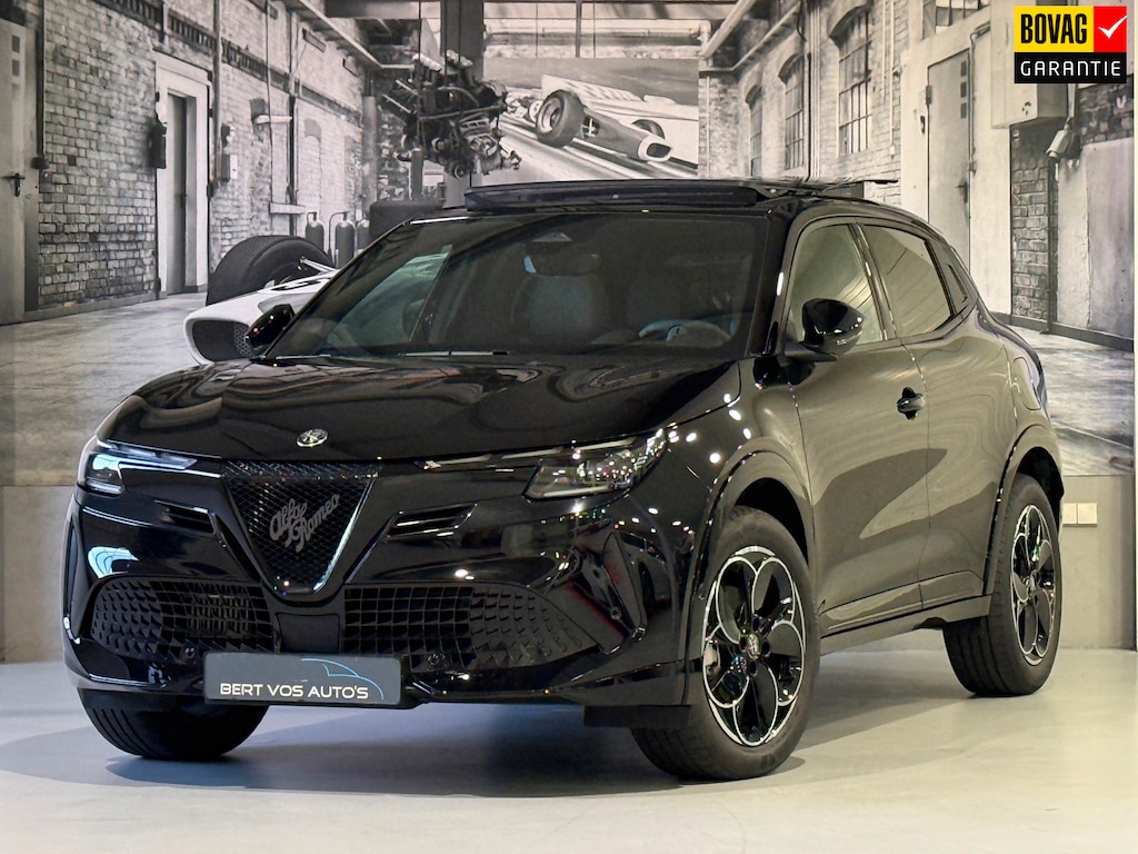 Alfa Romeo Junior 1.2 Turbo Hybrid Ibrida Ti Black Edition