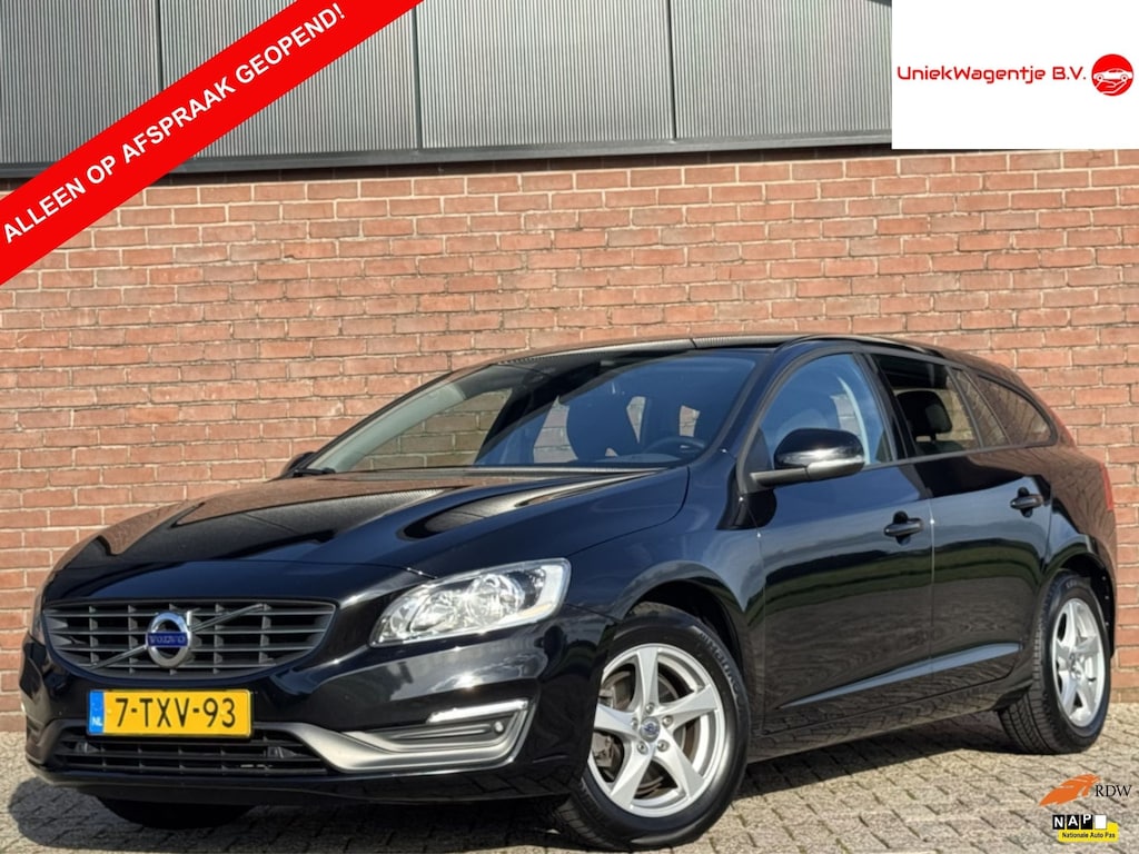 Volvo V60 1.6 T3 MOMENTUM | NL-AUTO! | NAVI! | CRUISE!