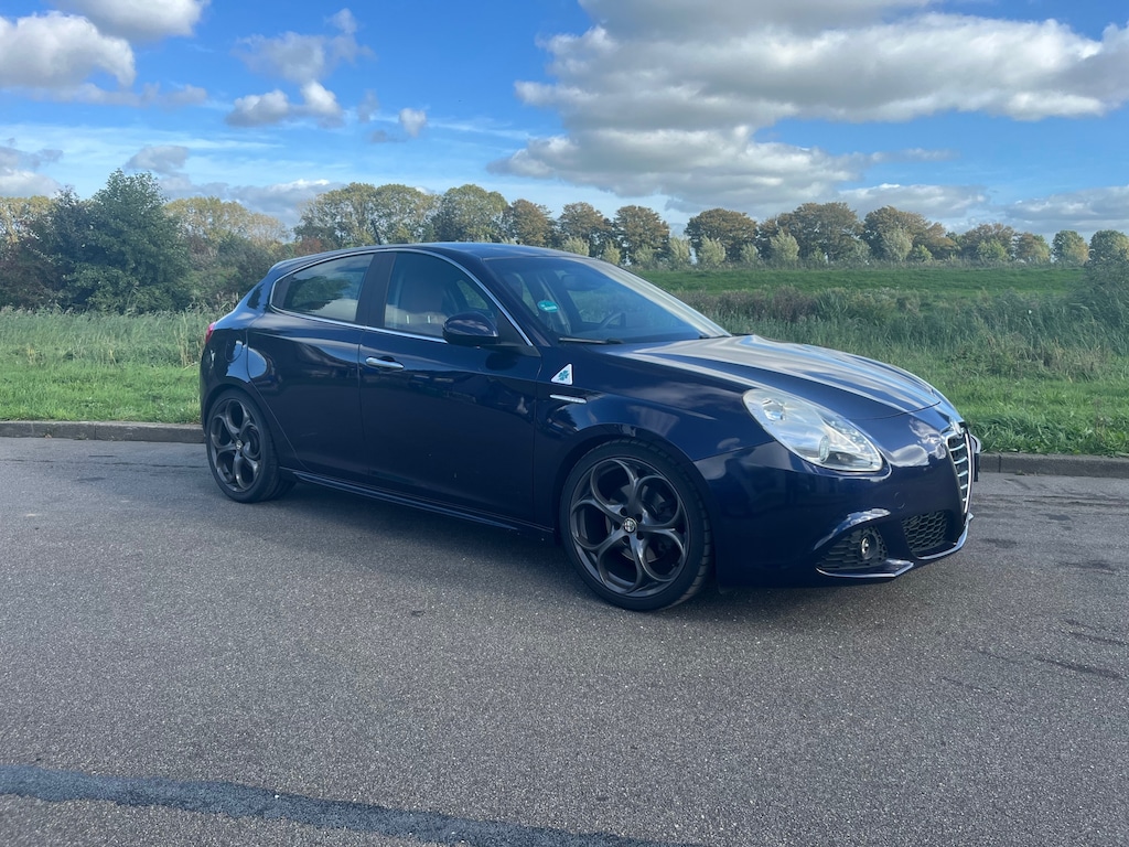 Alfa Romeo Giulietta 1.4 T Distinctive BJ 2012 AIRCO LEER 19 inch VELFEN ZEER MOOIE