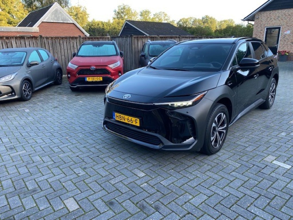Toyota BZ4X Toyota bZ4X Business Pl. 71kWh 360 GRADEN CAMERA DODEHOEK ELEKT ACHTERKLEP STUUR/STOELVERW