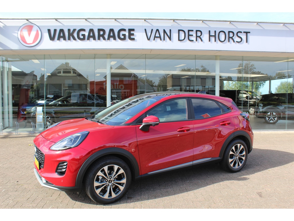 Ford Puma 1.0-125pk EcoBoost Mild-Hybrid Titanium. Fabr. garantie t/m 21-09-2029 ! Elektr. pano-dak, stoel-, stuur- en voorraamverw., 360gr. camera, adaptieve cruise cntrl, side- en lane assist, parkeersensoren v+a, metallic lak, LM wielen.