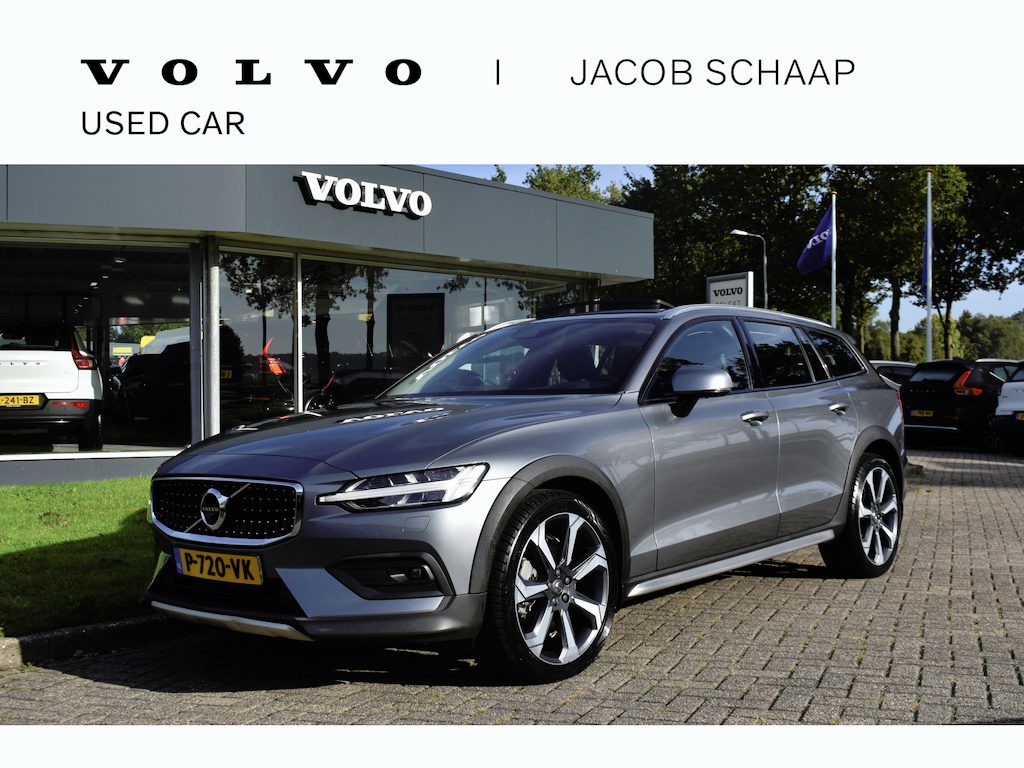 Volvo V60 Cross Country B4 211PK AWD Intro Edition | DIESEL | Trekhaak | BLIS | HUD | H&K | 360 Camera | Pano |