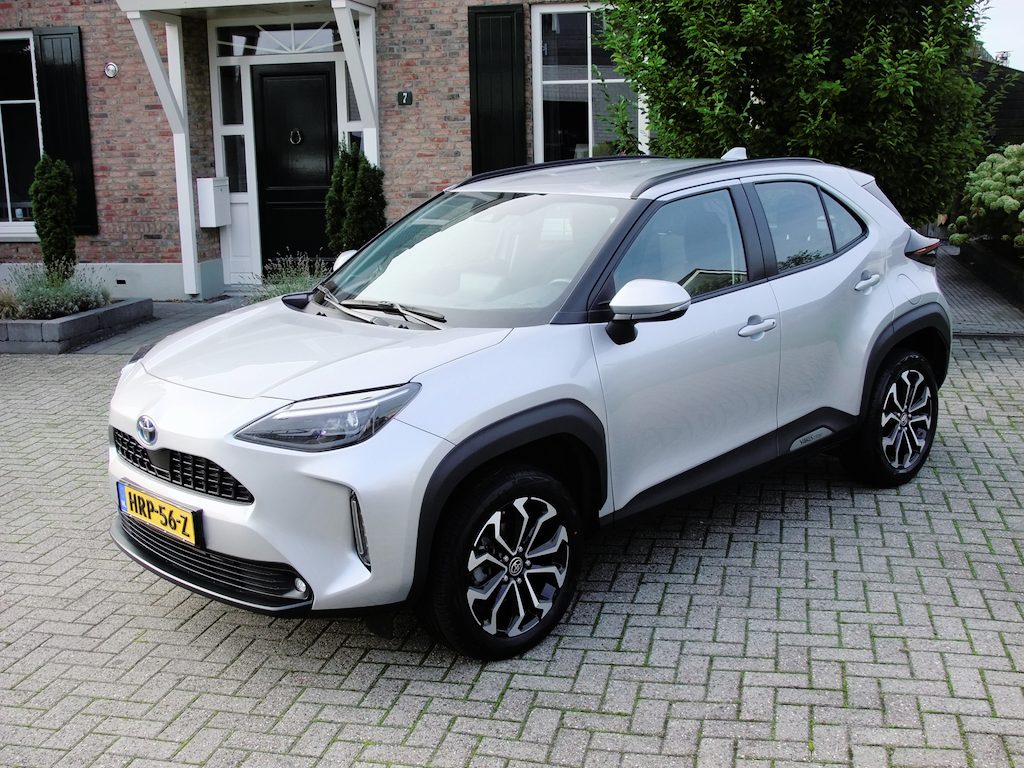 Toyota Yaris Cross 1.5 Hybrid Dynamic , Camera , HUD, Led , Elec-A-klep enz. Nieuwstaat