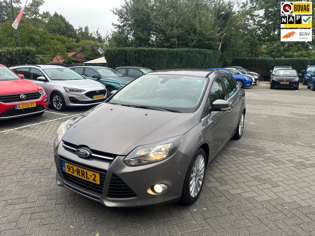 Ford Focus 1.6 TI-VCT First Edition , pdc voor en achter , navigatie