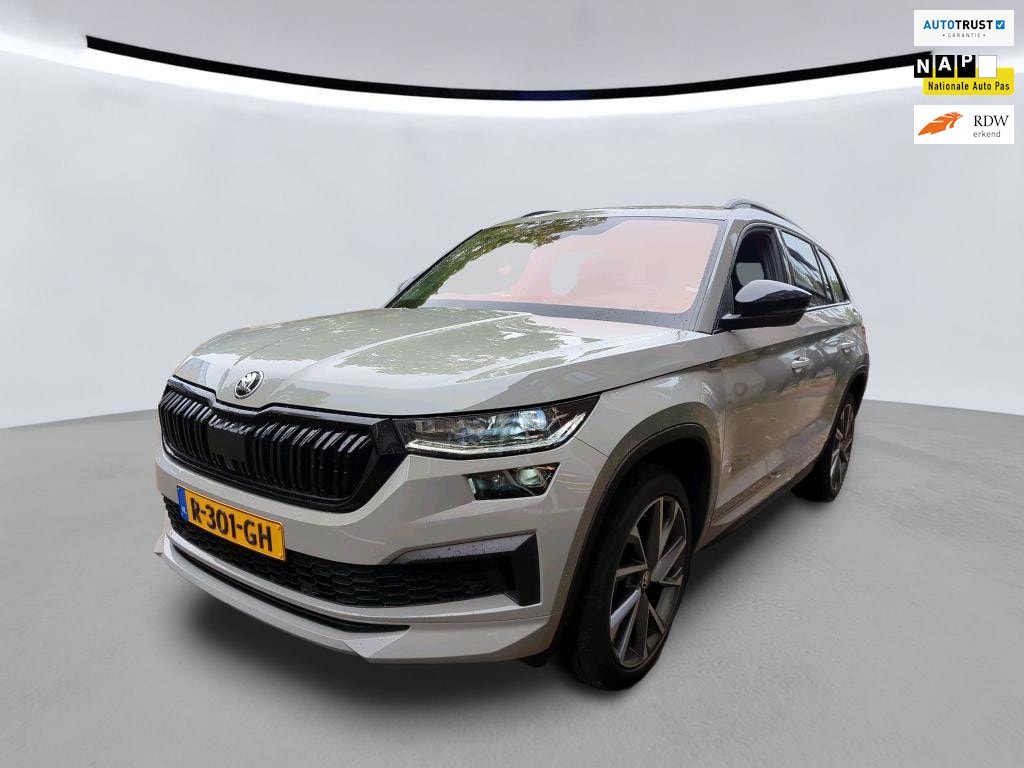 Skoda Kodiaq 1.5 TSI Sportline DSG l PANO l TREKHAAK l VIRTUAL l CARPLAYl SFEER l KEYLESS l CAMERA l 20 INCH l ORG.NL l DEALER OH