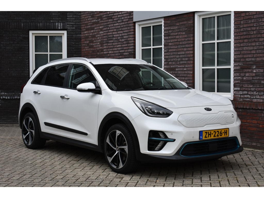 Kia Niro EV e-Niro ExecutiveLine 64 kWh Wij zijn op afspraak geopend! Graag bellen voor uw komst.
