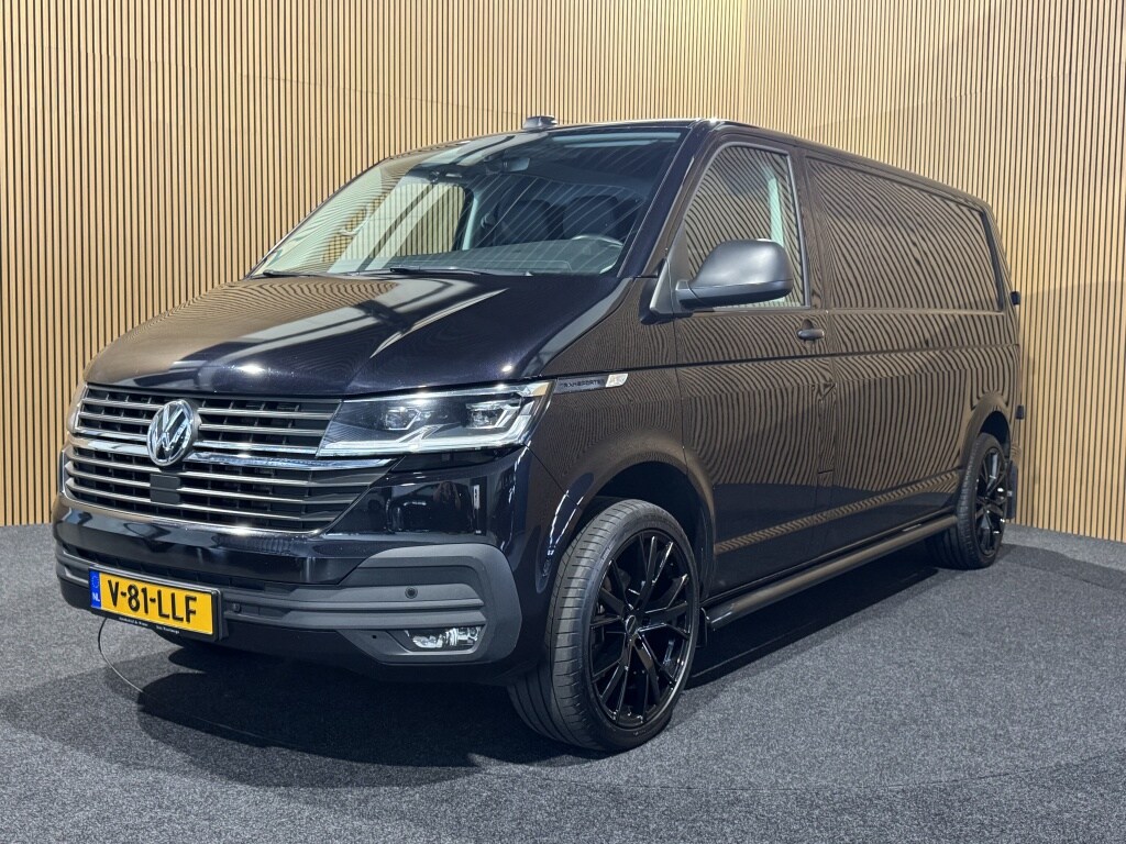 Volkswagen Transporter 2.0 TDI L2H1 Business | 20" wielen | Ad. Cruise | Camera | Airco | CarPlay | Stoelverwarming |