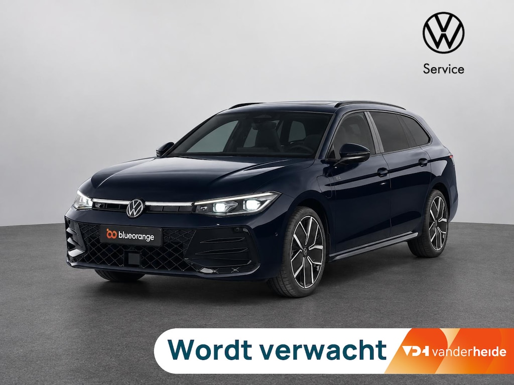 Volkswagen Passat Variant 1.5 eHybrid R-Line Edition 272PK DSG Panoramadak, Trekhaak, Black Style, Leder, Memorystoelen, Harman Kardon Audio, Head-Up Display, 19" LM Velgen, Elektr. Achterklep