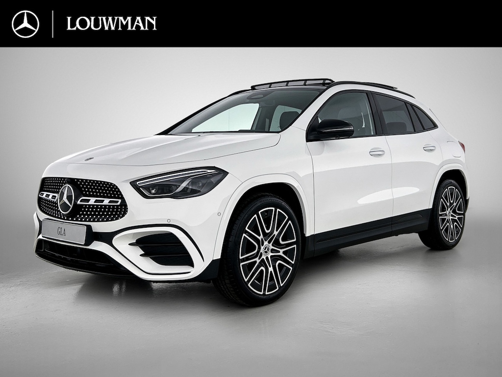 Mercedes-Benz GLA 250 e 140 Year Edition | Plus pakket | Nightpakket | Trekhaak | Panoramaschuifdak | 360° camera | 20” tien-dubbelspaaks AMG velgen | Warmtewerend, donkergetint glas |