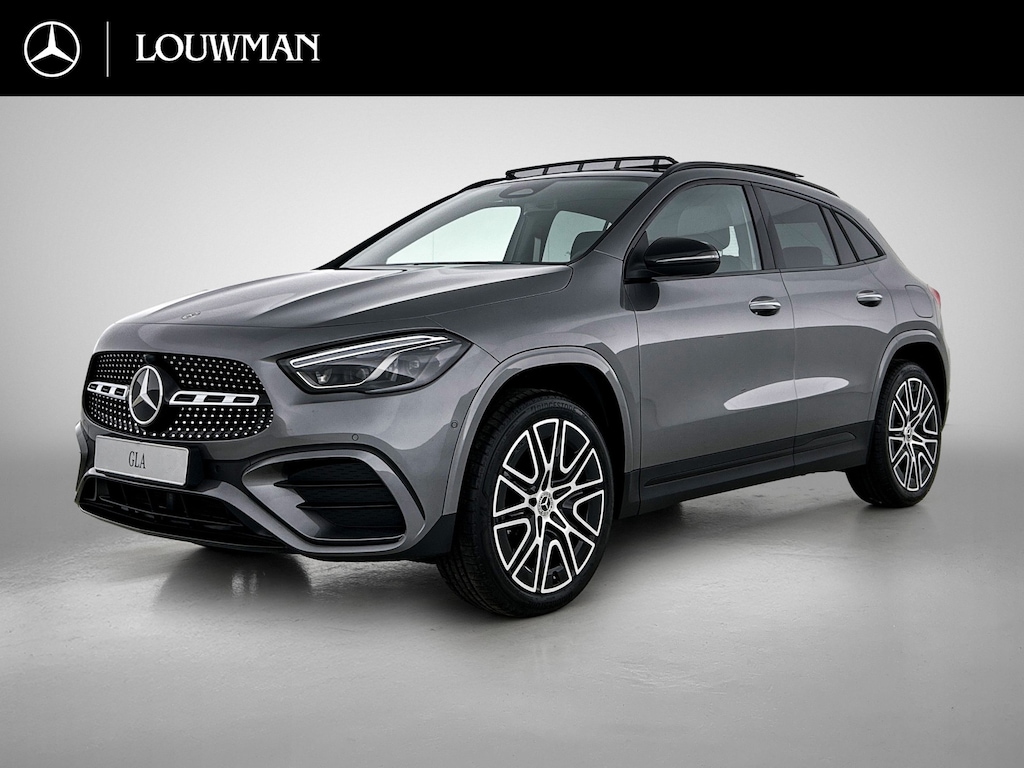 Mercedes-Benz GLA 250 e 140 Year Edition | Plus pakket | Nightpakket | Parkeerpakket | Panoramaschuifdak | 20” tien-dubbelspaaks AMG velgen | Warmtewerend, donkergetint glas |