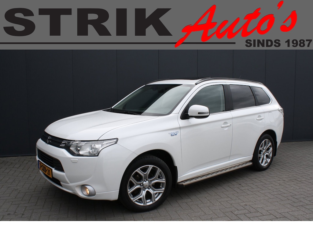 Mitsubishi Outlander 2.0 PHEV instyle - SCHUIFDAK - TREKHAAK - LEDER - NAVIGATIE - CAMERA - 2x PDC