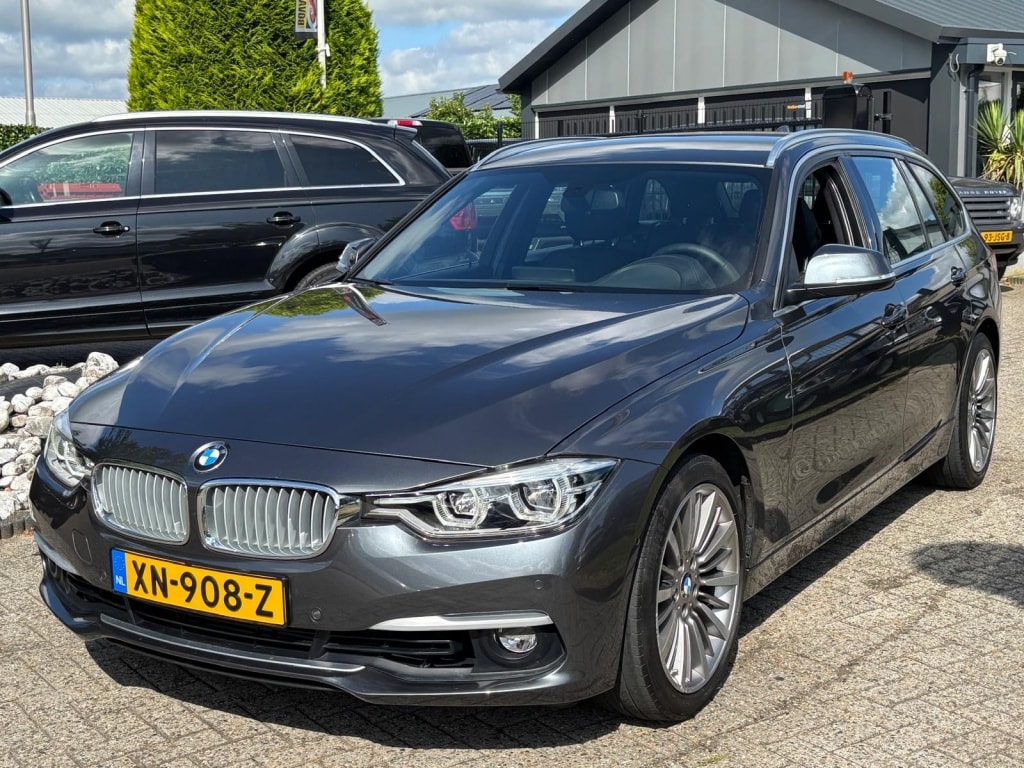 BMW 3-Serie Touring 318i Luxury Automaat 2019 Leer NL Auto