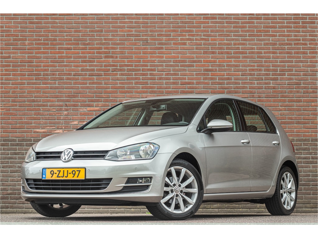 Volkswagen Golf 1.2 TSI Business Edition, 2e eigenaar, 97.000km NAP, Massage, Camera, Half leder, Navigatie, Stoelverwarming.