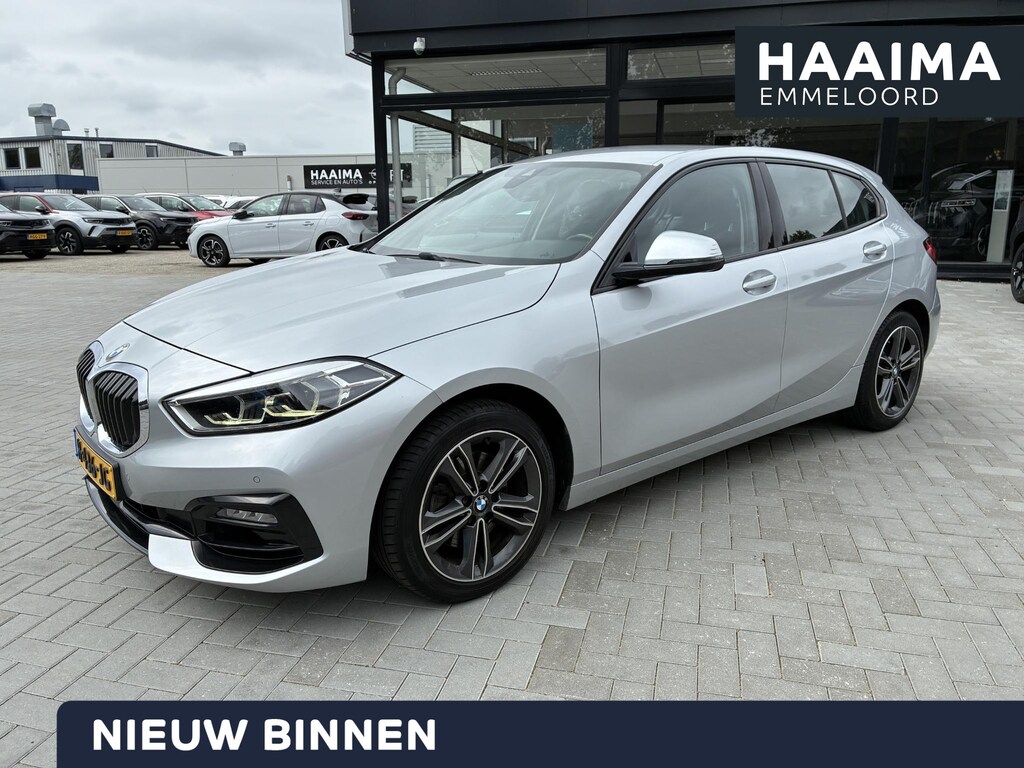 BMW 1-Serie 118i Executive Sport-Line Edition Automaat | ECC | Navigatie | Digitaal Dashbord | Parkpilot | Draadloze telefoonlader | Carplay | 17"LM-Velgen | Elektrisch Pakket | Cruise control