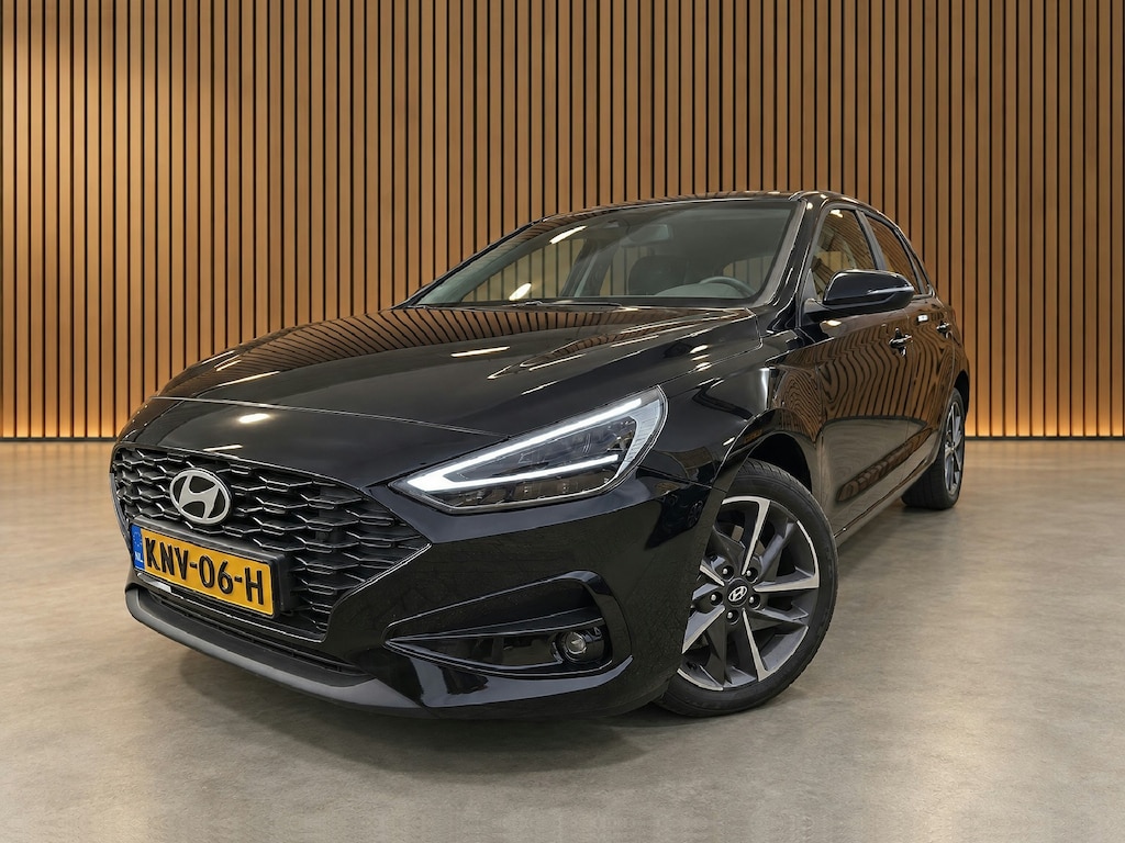 Hyundai i30 1.5 T-GDi MHEV camera / navigatie / app
