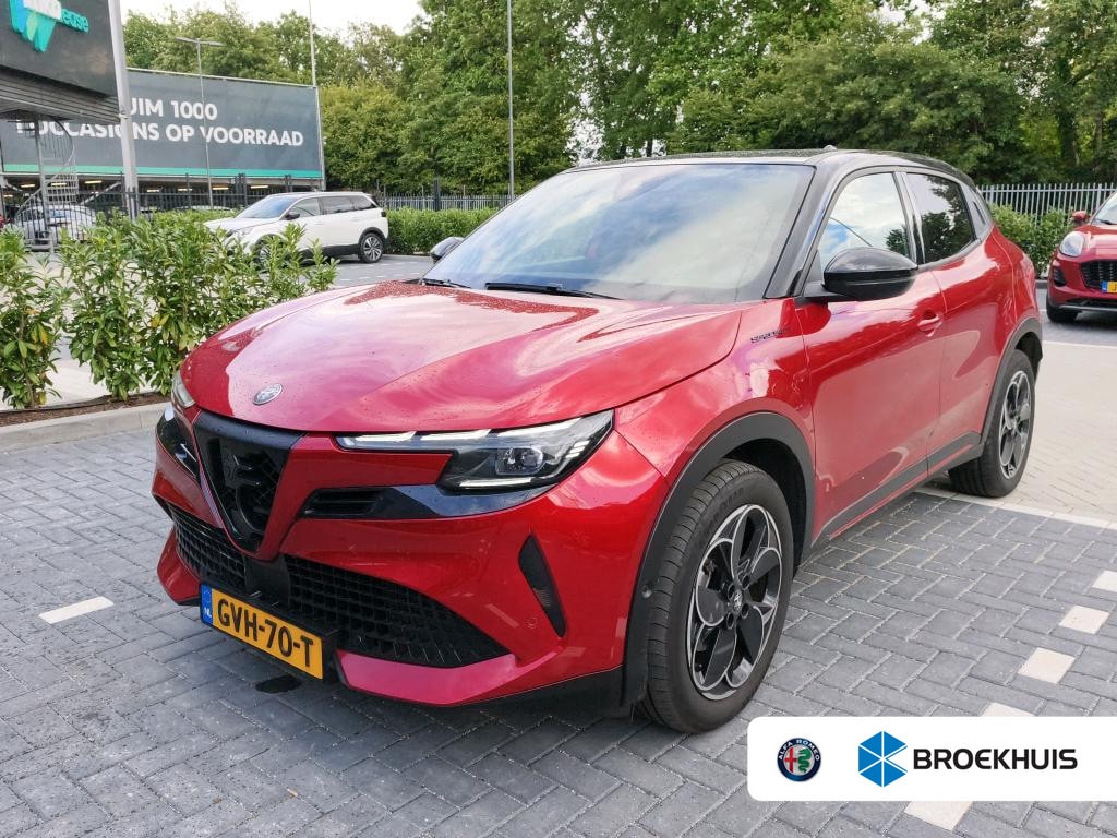 Alfa Romeo Junior Elettrica Speciale 54 kWh | 97% SOH | Carplay | Clima | Adaptieve cruise | Camera | Stoelverwarming | Elektrische stoel | Parkeersenoren Voor en Achter