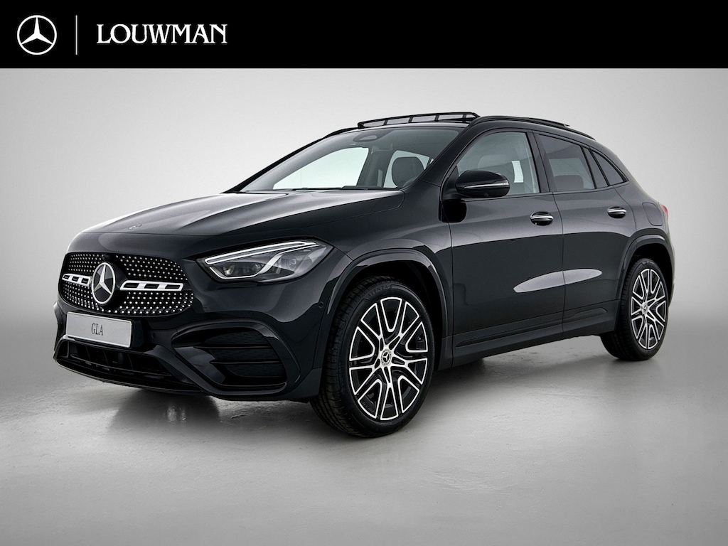 Mercedes-Benz GLA 250 e 140 Year Edition | Premium Plus pakket | Nightpakket | Parkeerpakket | Trekhaak | Panoramaschuifdak | 360° camera | 20” tien-dubbelspaaks AMG velgen | Warmtewerend, donkergetint glas |