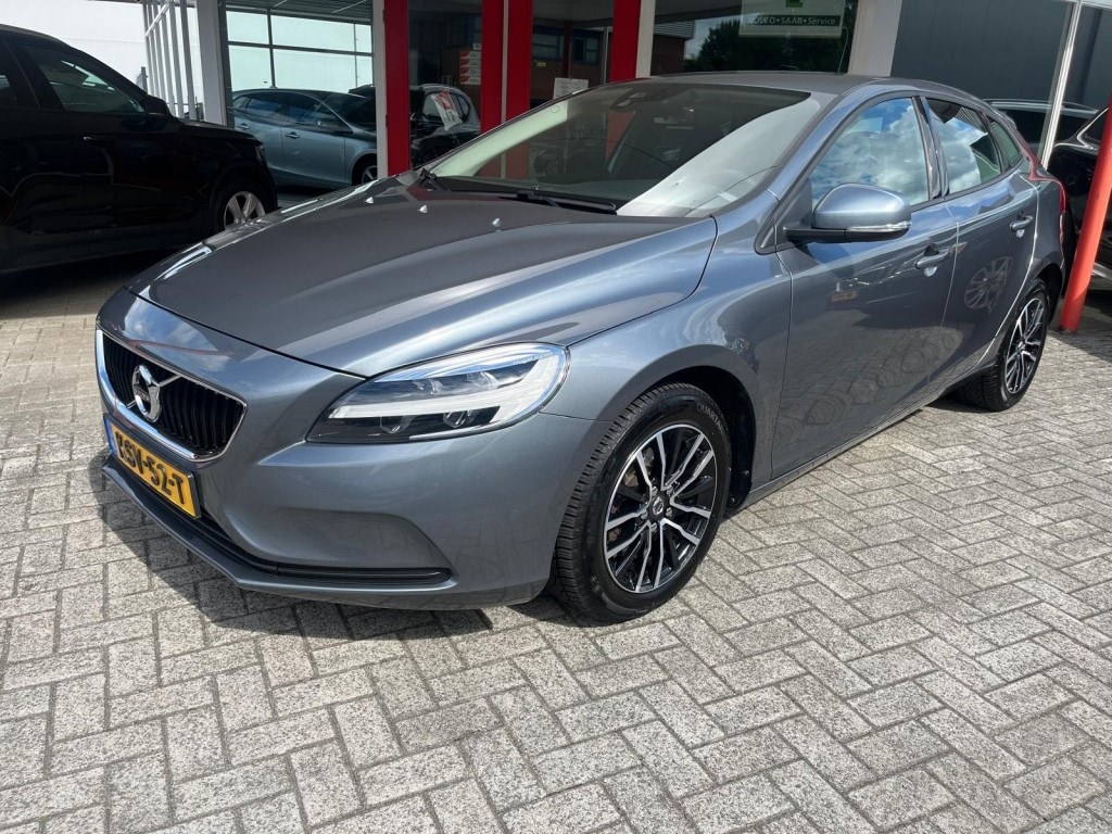 Volvo V40 2.0 T2 122PK Momentum  122 PK Camera  Trekhaak  Ledkoplampen