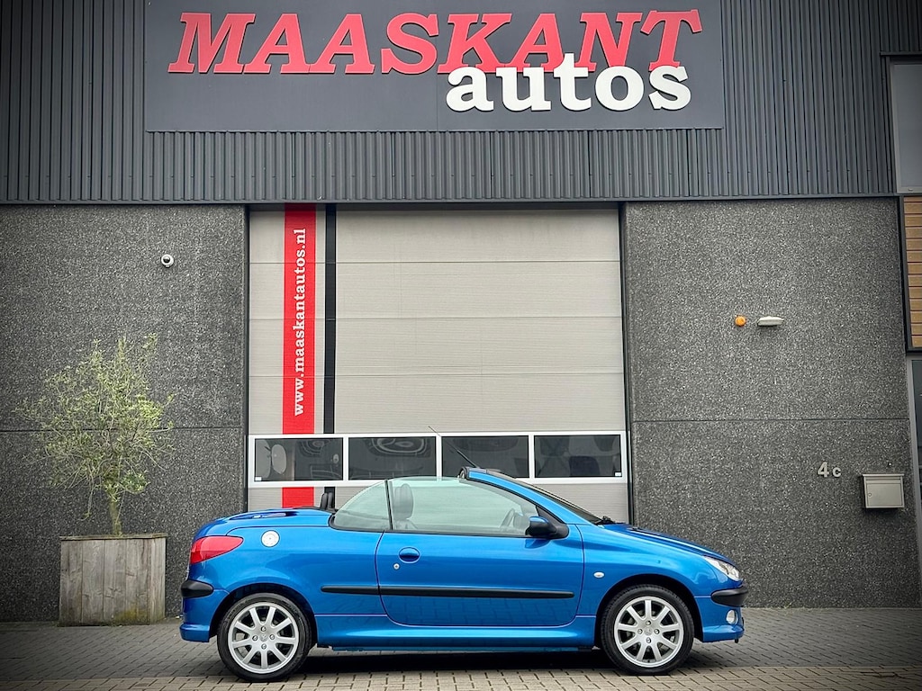 Peugeot 206 CC 2.0 16v / NL auto / Bleu Recife / Leder / 1st owner / Perfect shape / FULL SERVICE FILE!