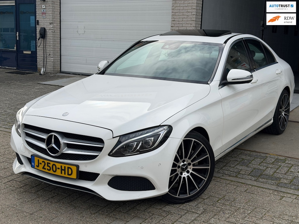 Mercedes-Benz C-klasse 200 AMG Line/ 1e EIG/ dealeronderhouden/ 1jaar apk/ pano/ volle opties.