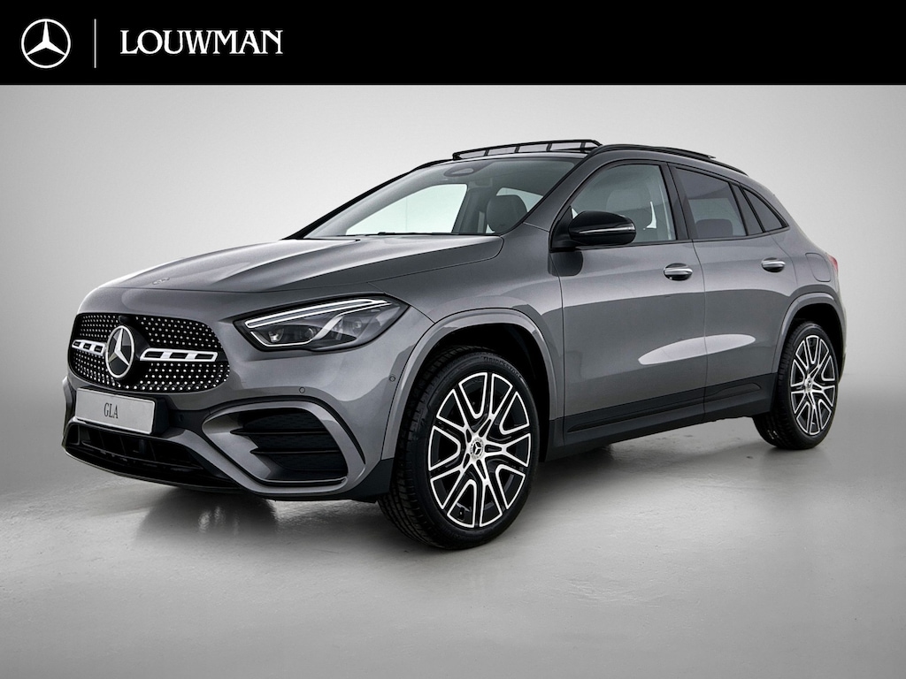 Mercedes-Benz GLA 250 e 140 Year Edition | Plus pakket | Nightpakket | Parkeerpakket | Panoramaschuifdak | 20” tien-dubbelspaaks AMG velgen | Warmtewerend, donkergetint glas |