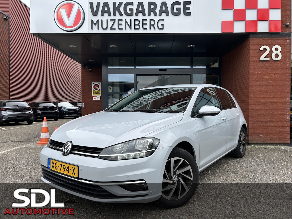 Volkswagen Golf 1.0 TSI Comfortline Business // LED // NAVI + CARPLAY // ADAPTIVE CRUISE // CLIMA // PDC // TREKHAAK!!