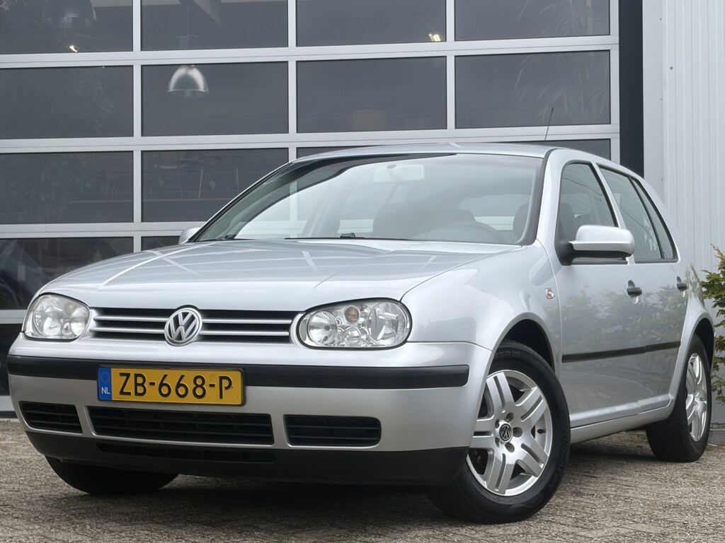 Volkswagen Golf 1.6 Oxford 100pk | Automaat | Achteruitrijcamera | Apple Carplay/Android auto | Cruise control | Elektrische ramen voor en achter | Rijdt perfect!
