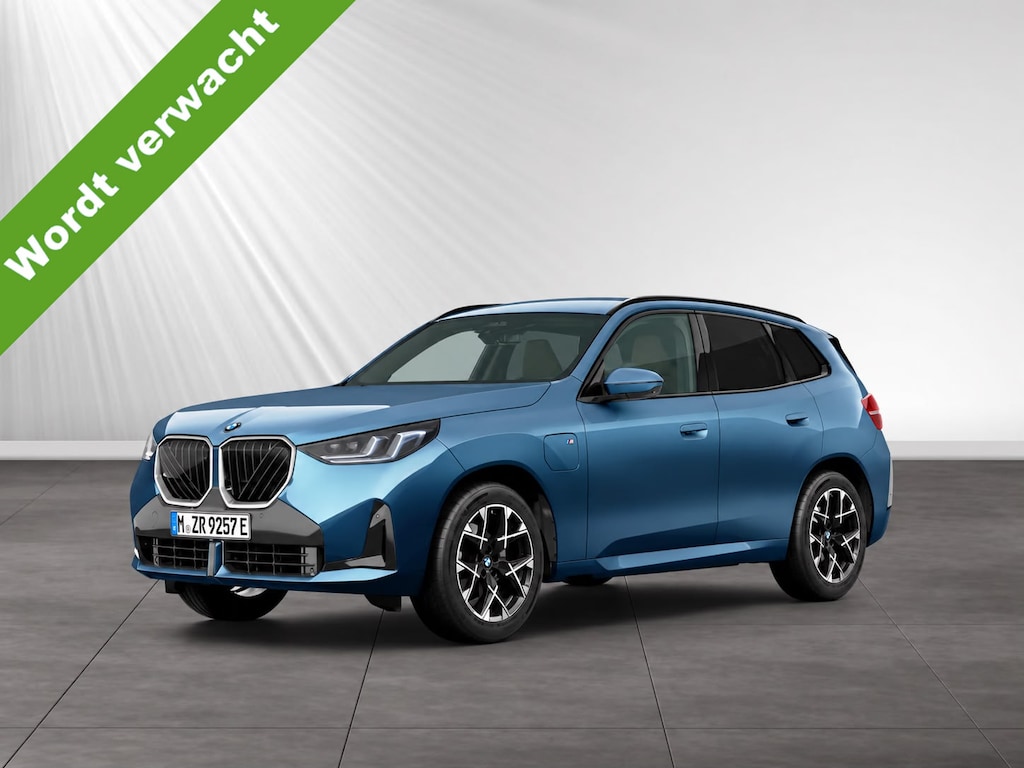 BMW X3 30e xDrive M Sport Harman- Kardon Sound Trekhaak Stuurwielverwarming Head-Up Display 360 Gr. Camera Driving Assistant Professional Elektrische actieradius tot 90 km WLTP! Bmw Iconic Glow Chassisdemping elektronisch geregeld
