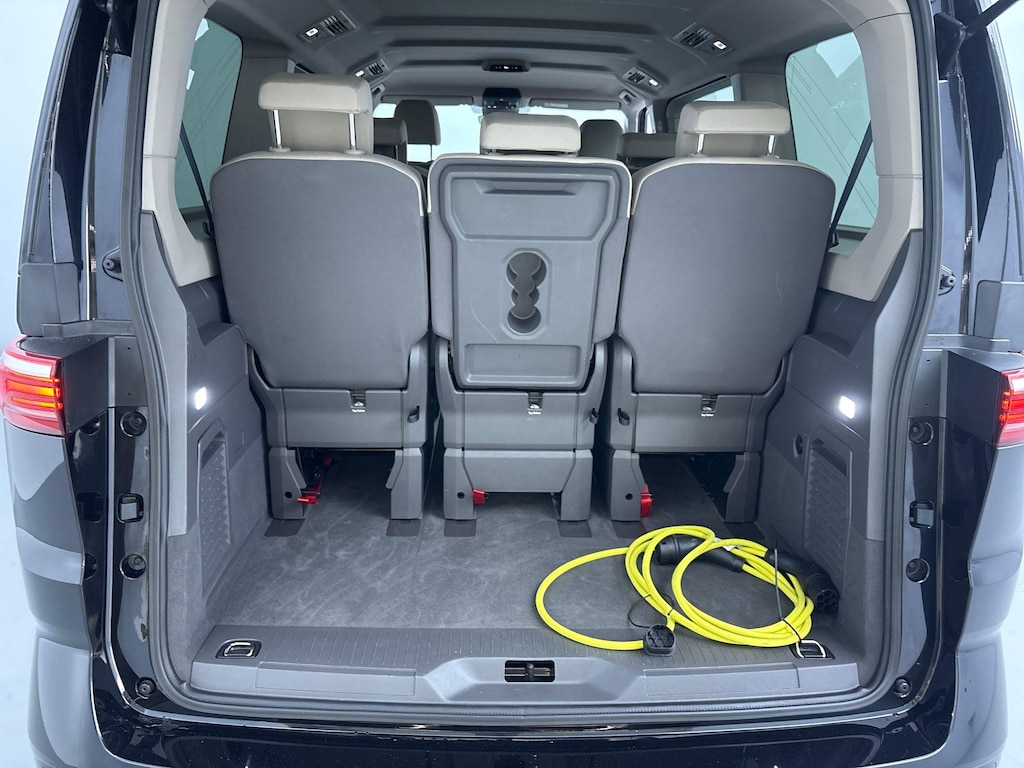 Volkswagen Multivan 1.5 eHybrid L2 Economy Business 4Motion 245 pk Automaat (DSG) | Verlengde garantie | Navigatie | Parkeersensoren (Park assist) | Achteruitrijcamera | Stoelverwarming |